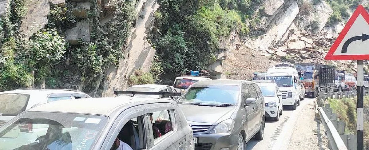 No end to traffic jams on Srinagar-Jammu National Highway
