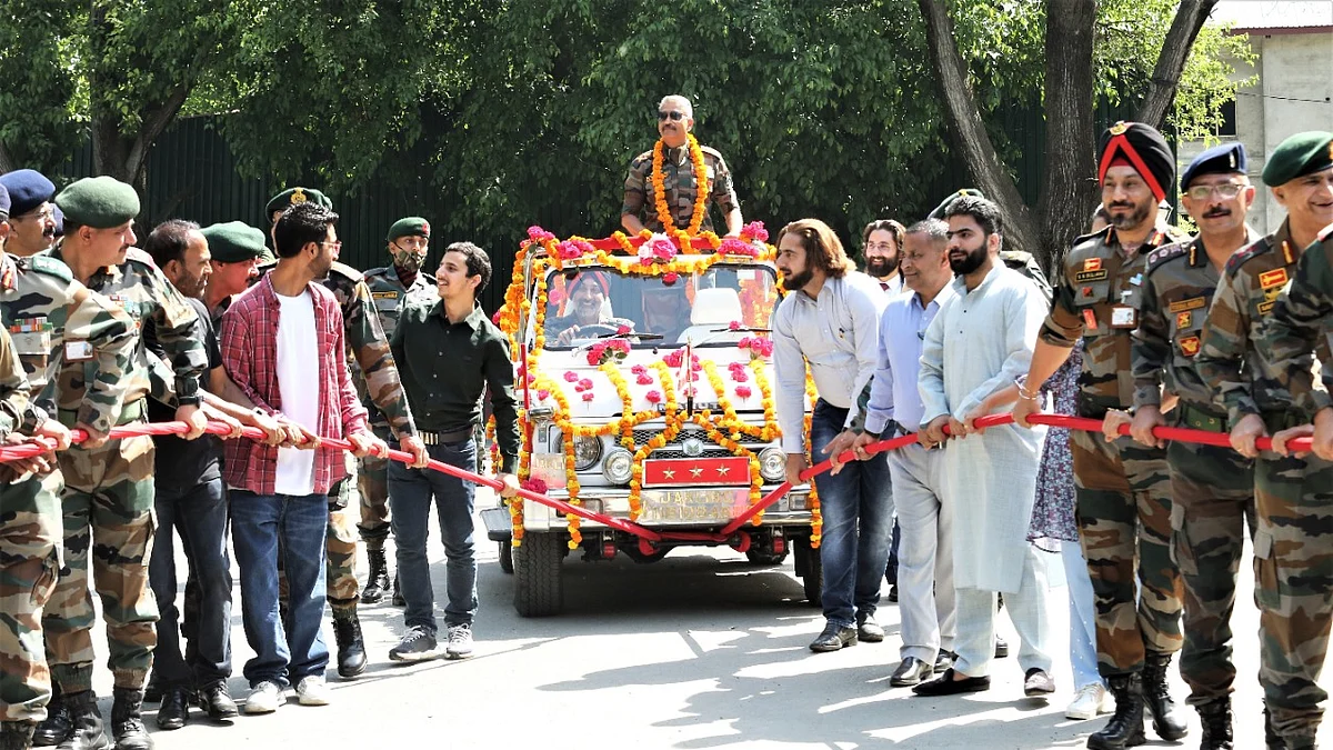 Lt Gen D P Pandey hands over command of Srinagar based 15 Corps to Lt Gen Amardeep Singh Aujla