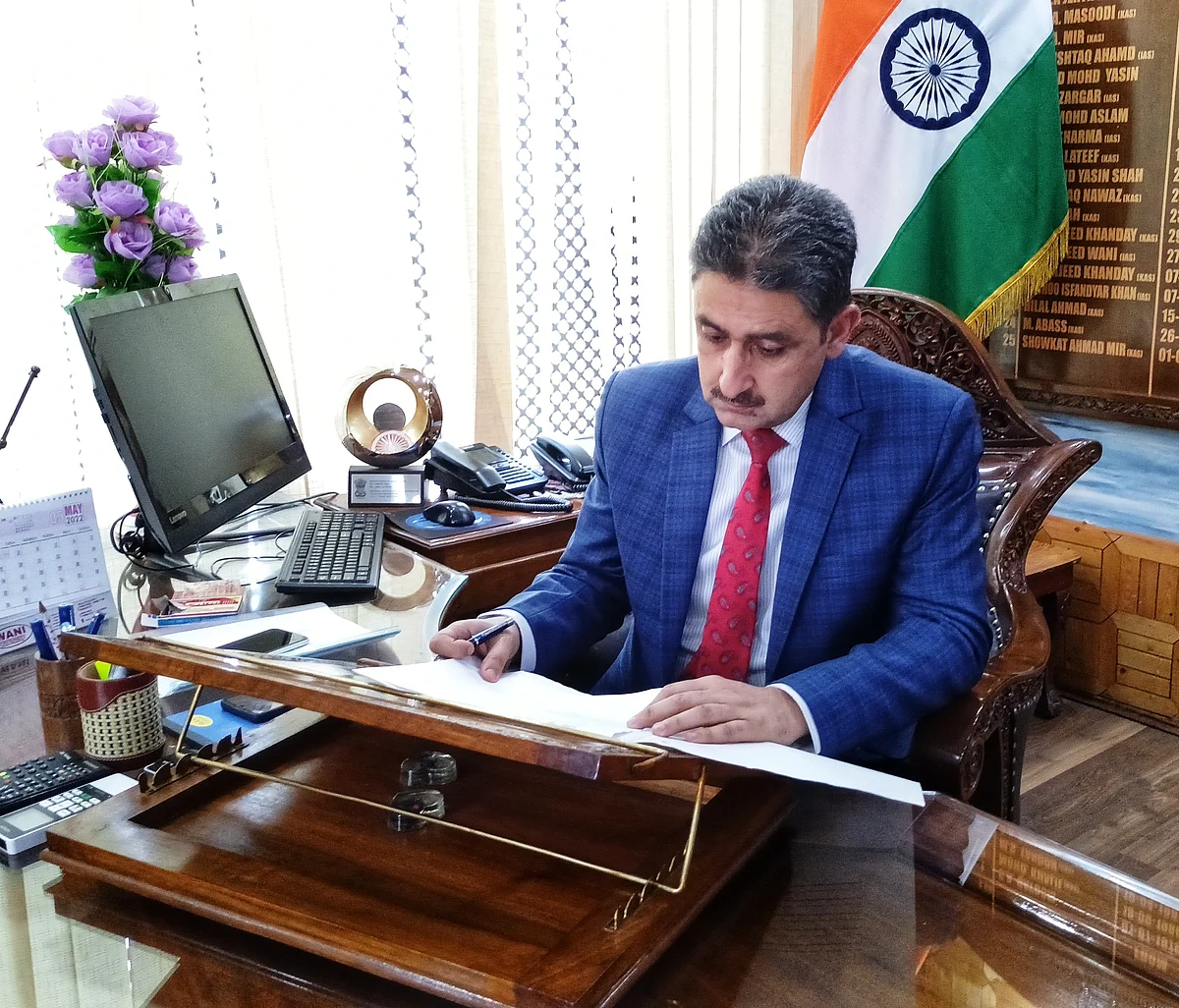 Khalid Jahangir takes over as DC Kupwara