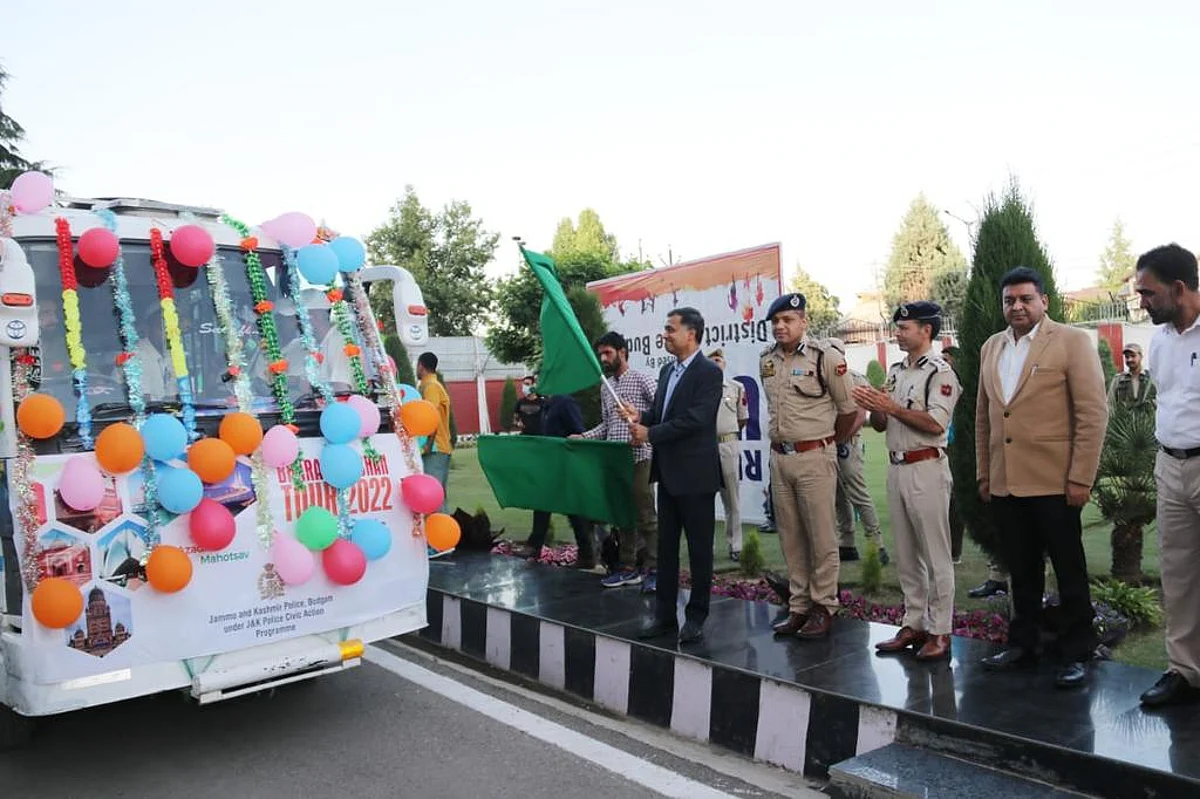 ADGP Headquarters MK Sinha flags off Budgam students for Bharat Darshan Tour