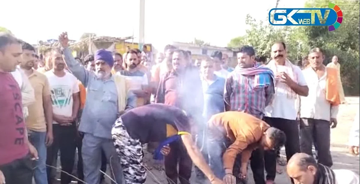 The protestors blocked Jammu- Rajouri- Poonch national highway for hours and staged a dharna.