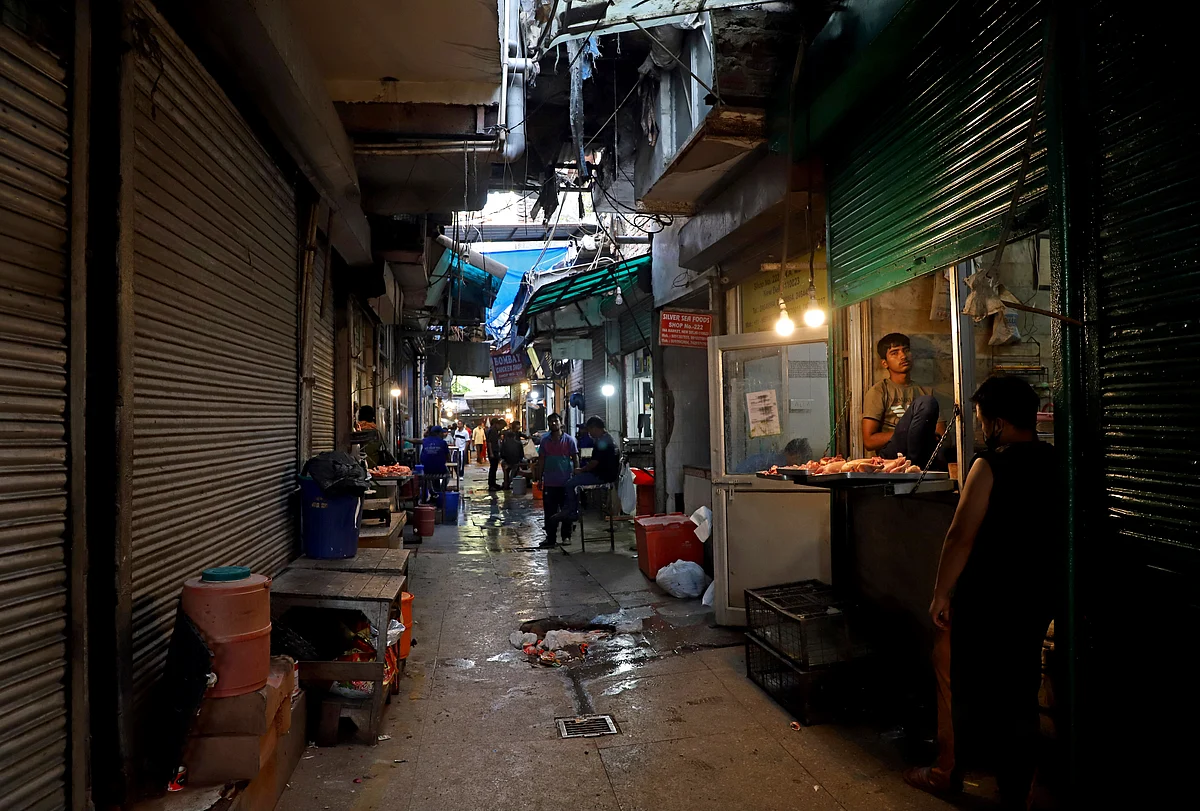 Delhi Govt to provide free power supply to Kashmiri Pandit shops in INA market