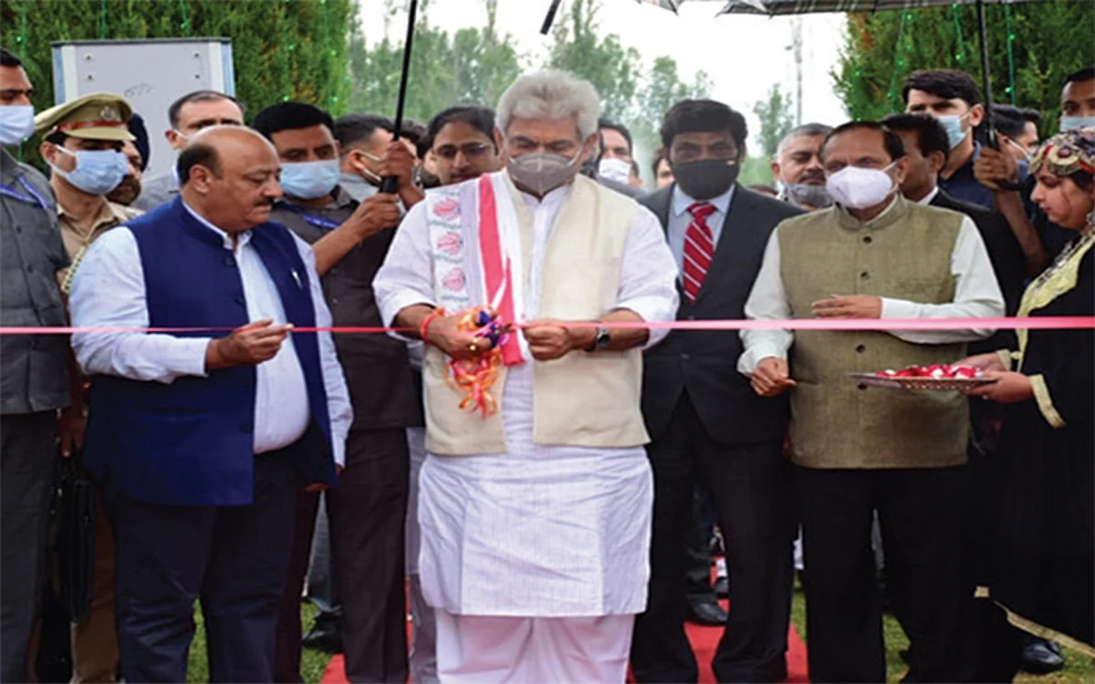 Govt working to promote commercial floriculture in J&K: LG