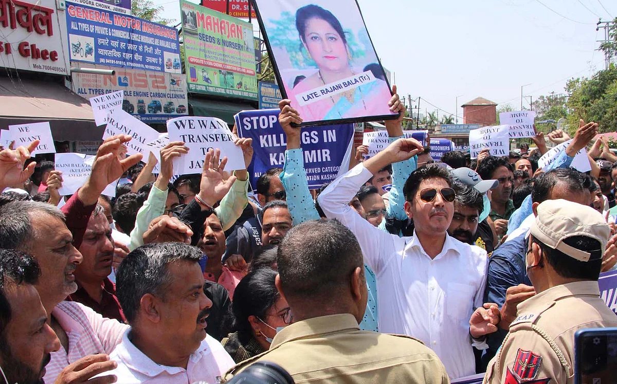 Jammu based employees hold protest