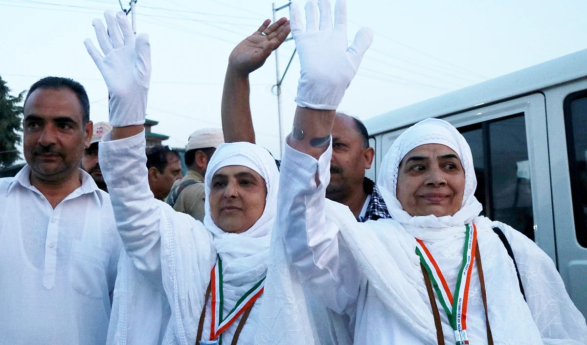 Women pilgrims wave at relatives at Hajj House Bemina in Srinagar before leaving for Saudi Arabia for Hajj 2022 (File pic)