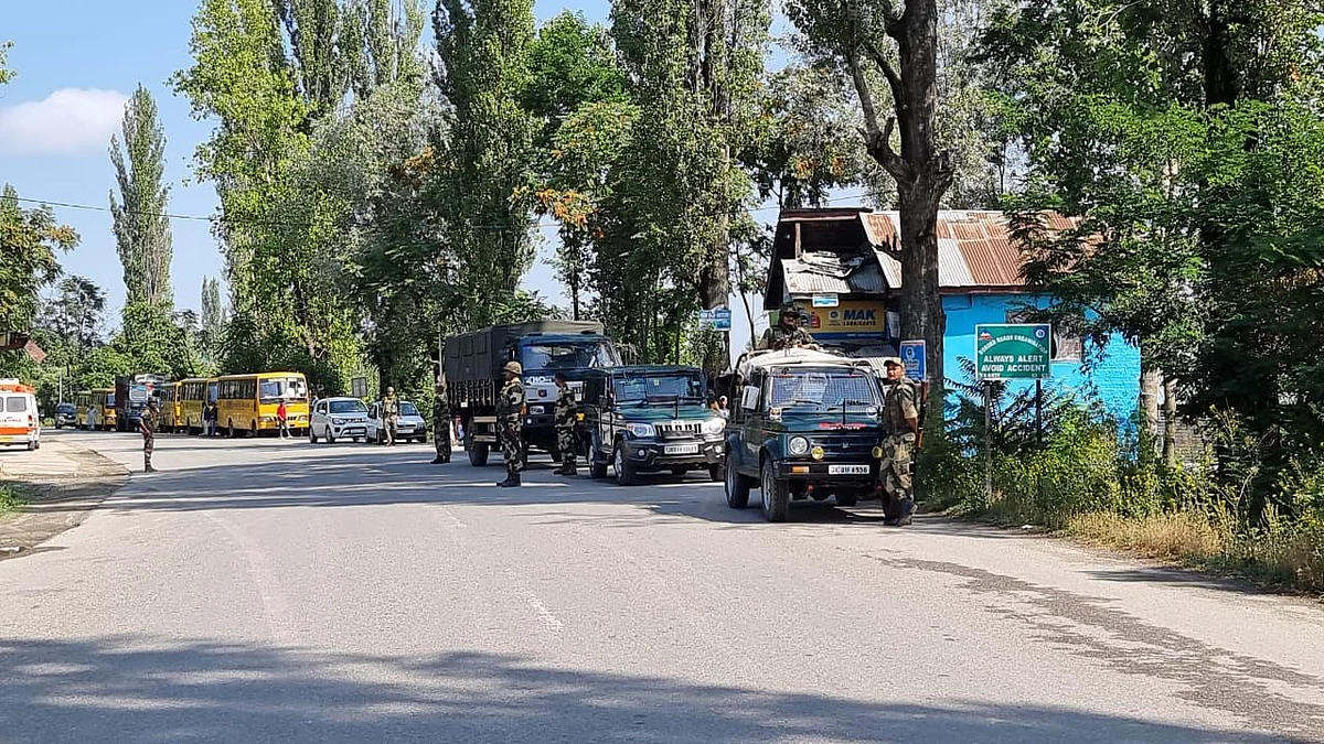 Suspected IED found on Baramulla-Srinagar highway, traffic halted