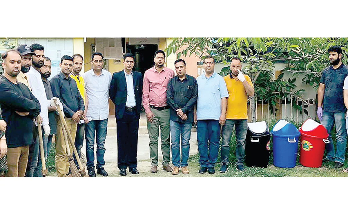 IGNOU organises cleanliness drive at its Srinagar centre