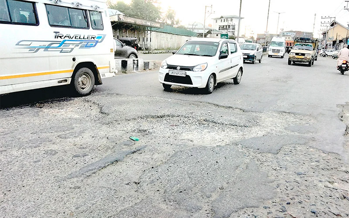 Dilapidated roads take toll on commuters in Srinagar