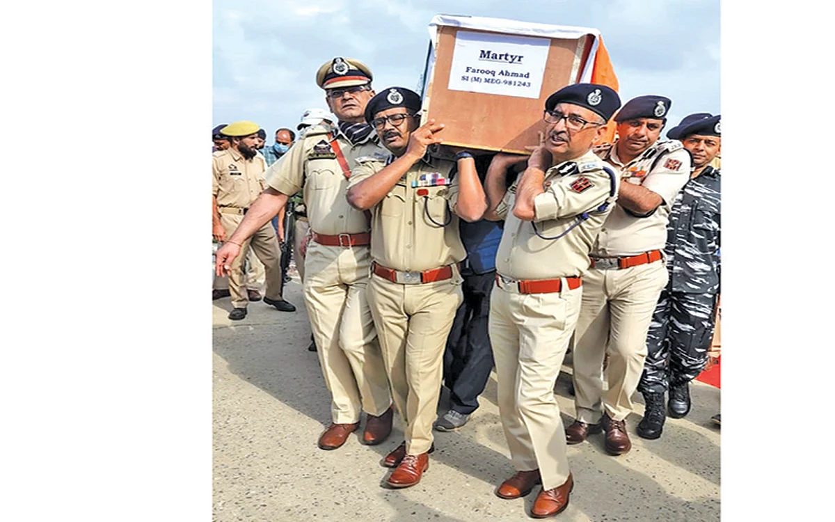 Police officer shot dead by terrorists in Pulwama