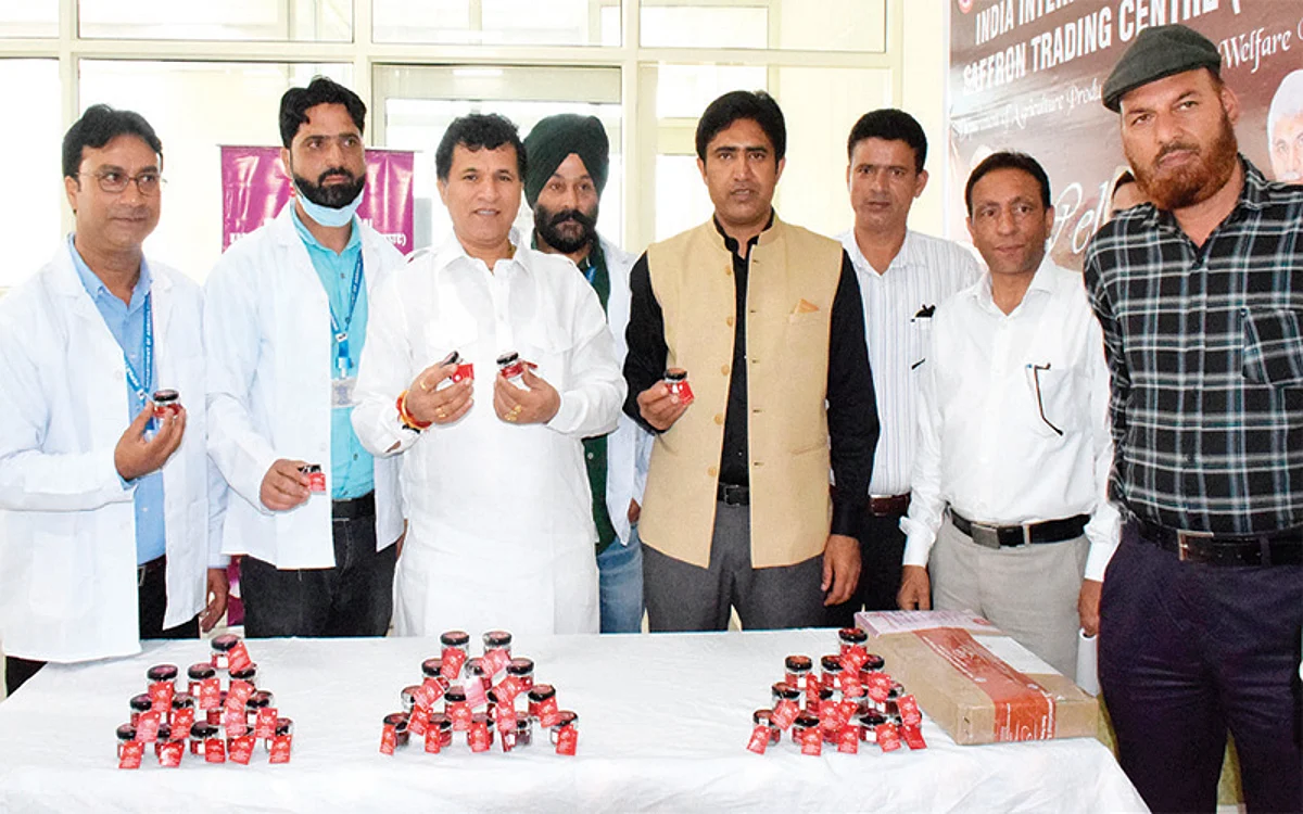 Union MoS Agriculture visits Saffron Spice Park at Pampore