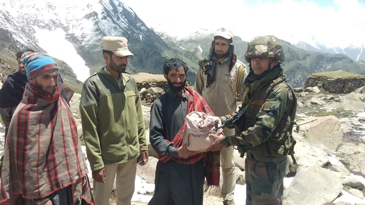 Rescuers reach nomads stuck in upper reaches of J&K