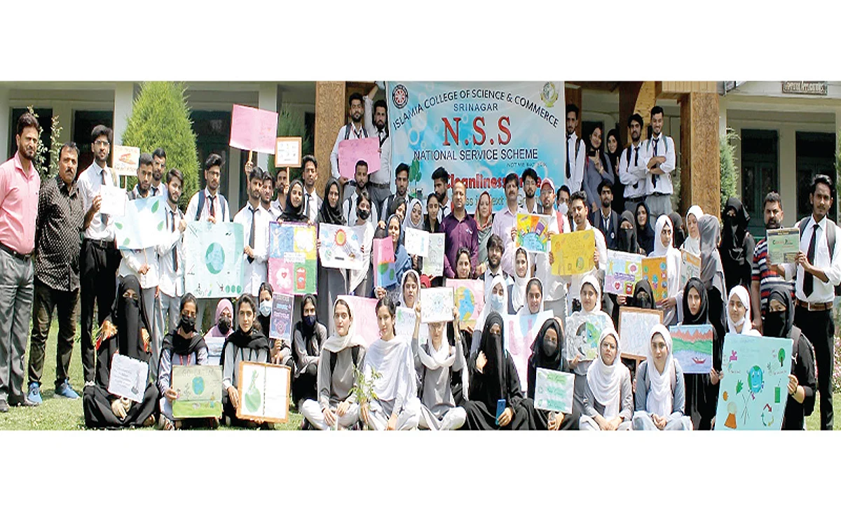 Islamia College of Science and Commerce organises cleanliness drive