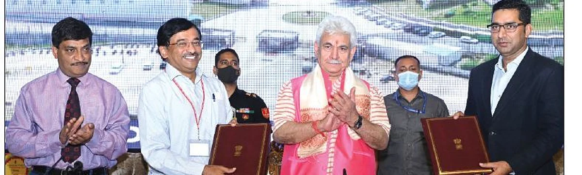 Addressing the award ceremony, LG Sinha said, “I am extremely proud to have participated in the first-ever UT-level Tribal Awards Ceremony."