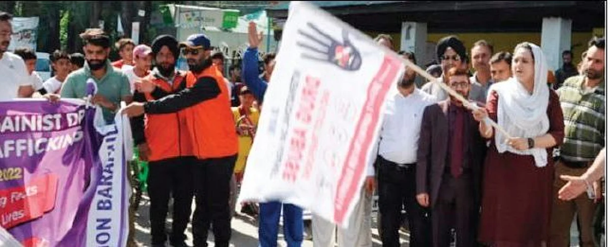 The main function was held at Government Boys Higher Secondary School Baramulla wherein Education Department with an active collaboration of District administration Baramulla organised a day long seminar on the subject.