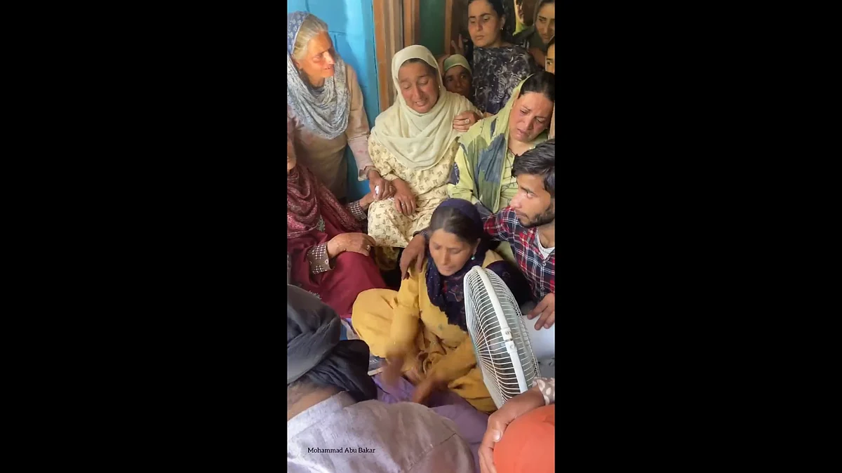 Protests erupt in Baramulla over child's death in leopard attack