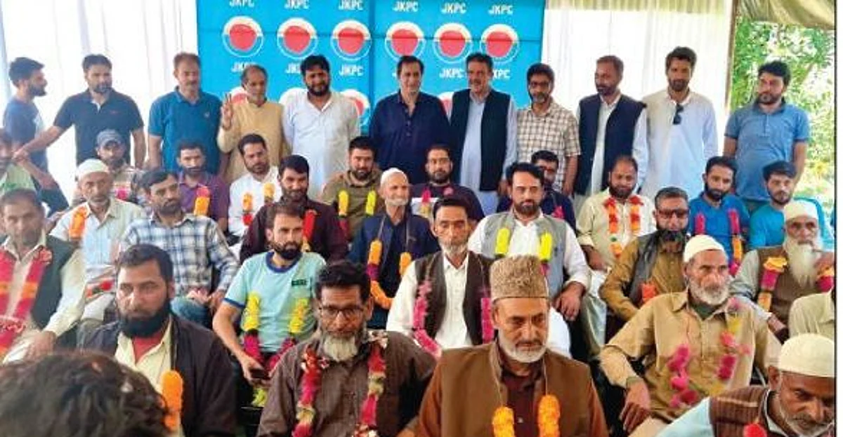 NC workers from Kupwara join PC | Engage with J&K people for lasting solution : Sajad Lone