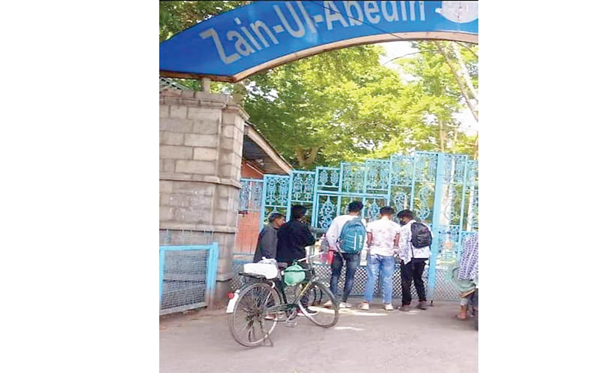 Students aghast as KU closes Badshah Gate
