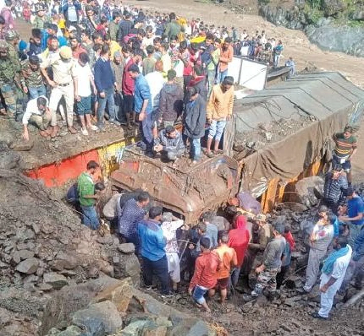 Heavy rain triggers landslide in Poonch