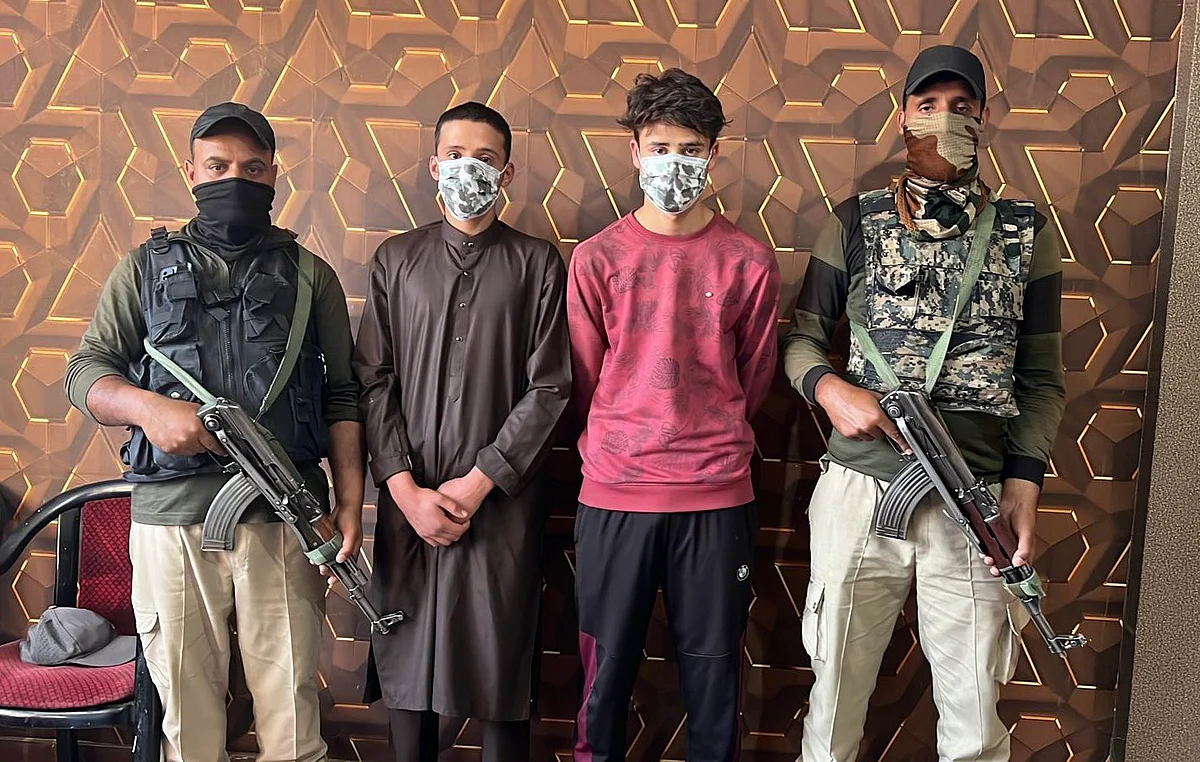 Police on Saturday apprehended two youth for allegedly stabbing a student in Parraypora area in uptown Srinagar.