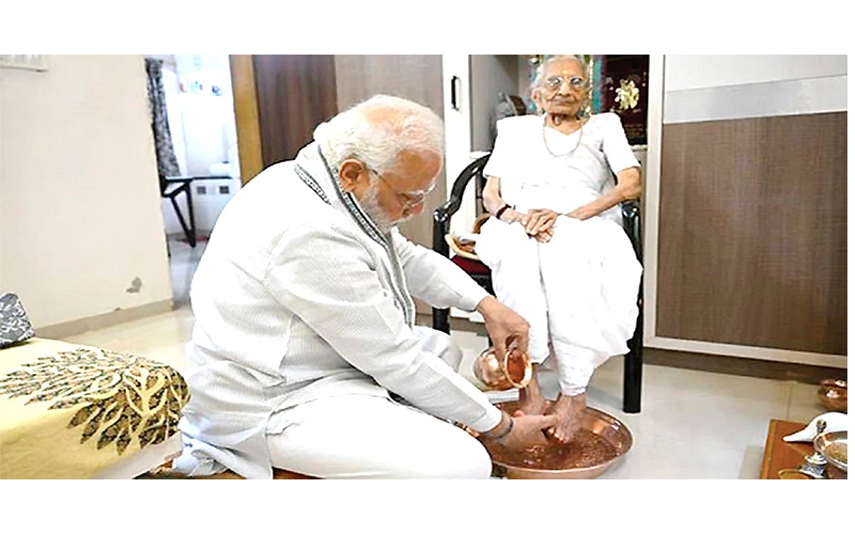 PM Modi meets his mother on her birthday, seeks blessings