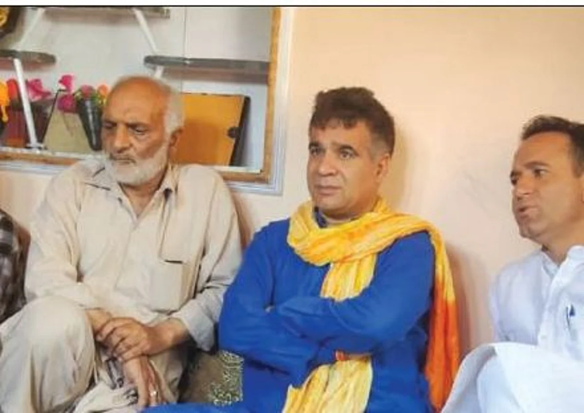 According to a press note, he expressed the deep condolences with the family members of Mir who was killed by the terrorists near his residence.