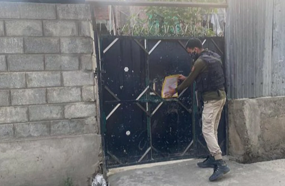 Police attach 5 residential houses in Srinagar