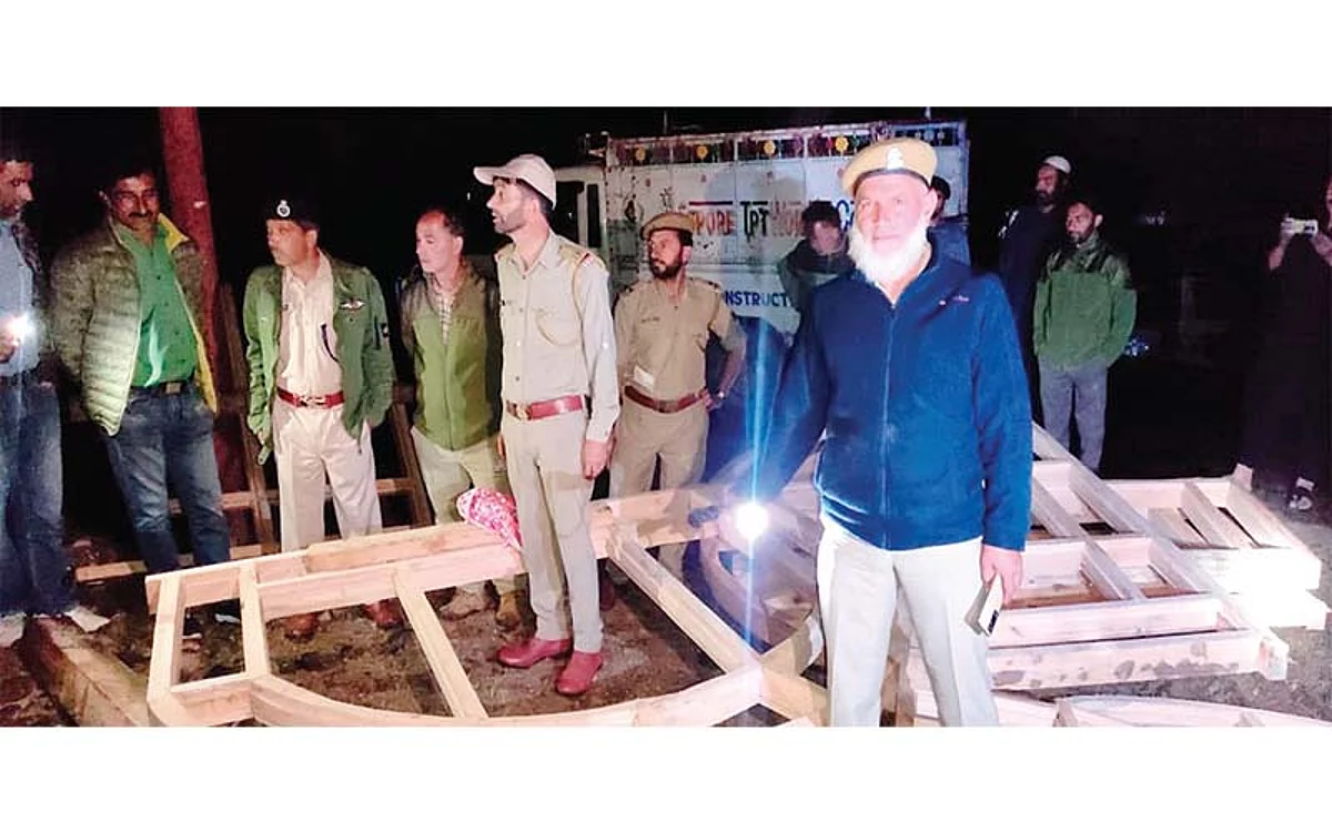 3 illegal bandsaw machines, timber seized in Kupwara