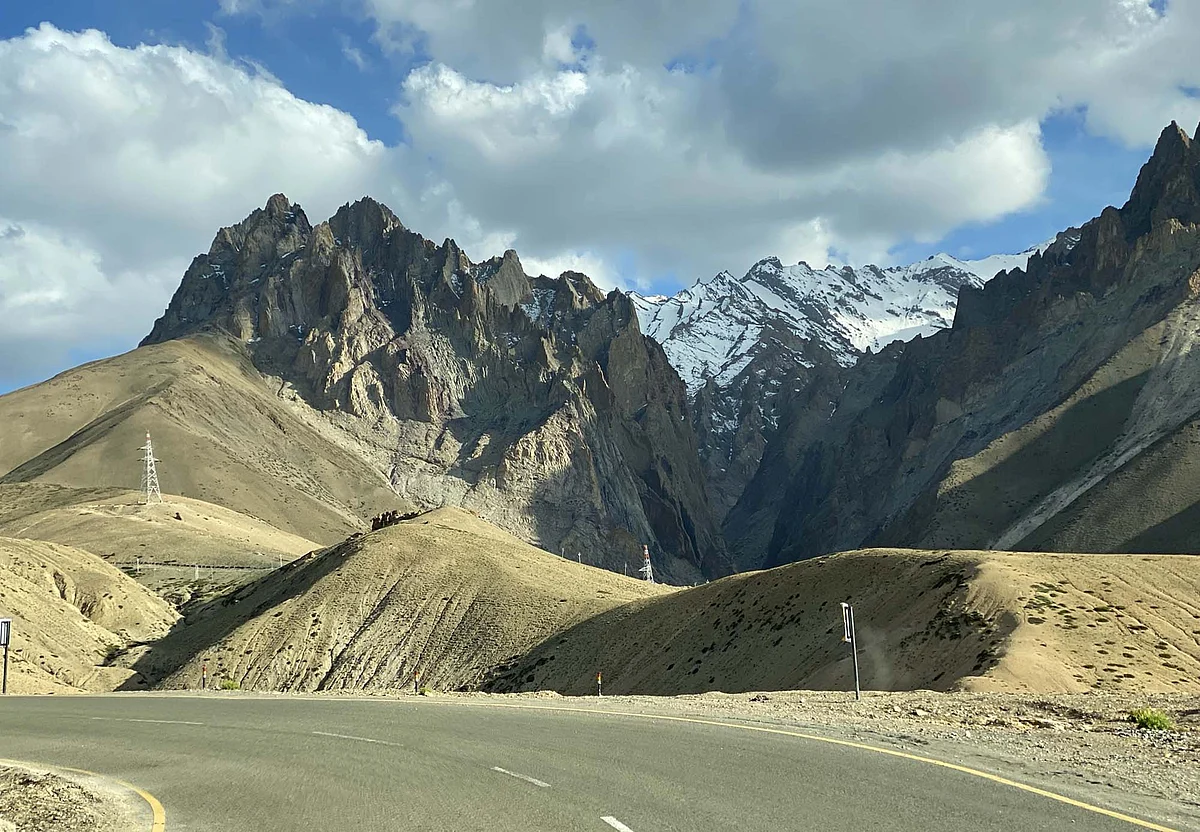 MoD approves 26 ‘BRO cafes’ in J&K, Ladakh among 75 approved on border roads across India