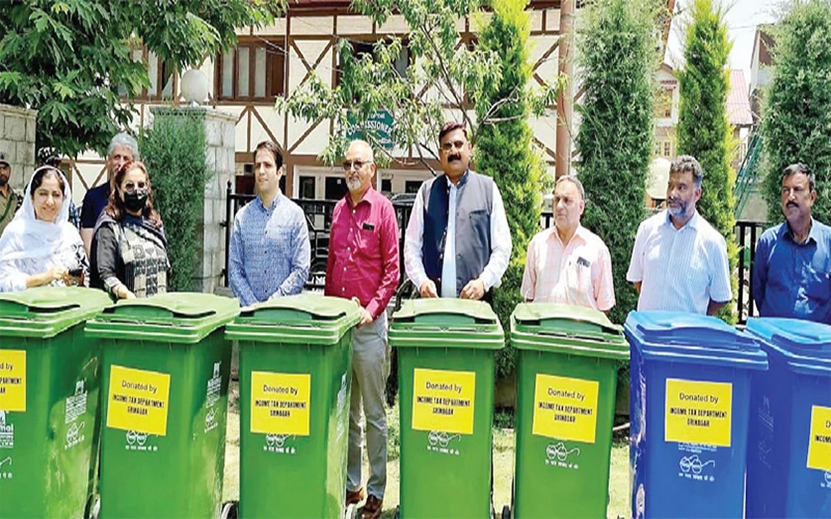 Income Tax Department donates dustbins for Srinagar