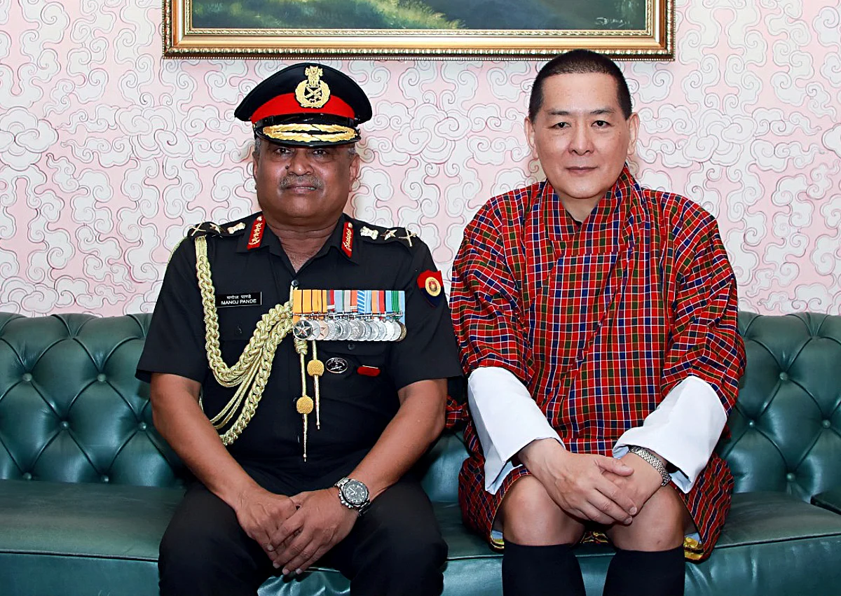 Chief of Army Staff General Manoj Pande called on the Fourth King of Bhutan Jigme Singye Wangchuk and discussed aspects of mutual interest, in Thimphu on Sunday.
