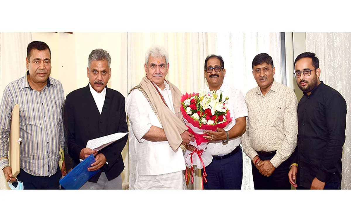 Former legislator, BJP spokesperson, delegation of Fruit Mandi Association call on LG Sinha