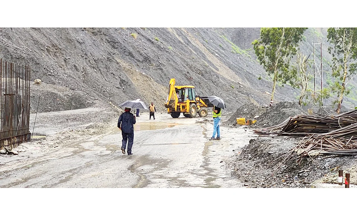 Traffic resumes on Srinagar Jammu National Highway