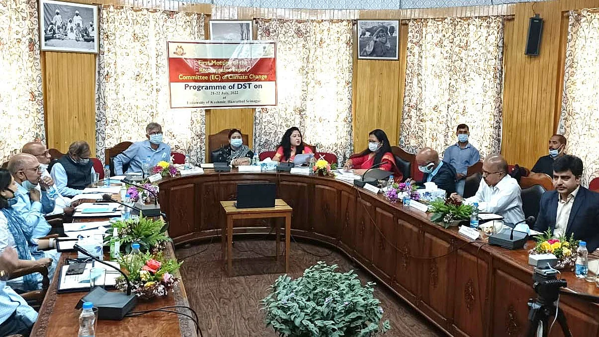 Top scientists from Government of India's Department of Science and Technology (DST) and country's reputed academic institutions on Thursday met at the University of Kashmir for a dialogue on climate change.