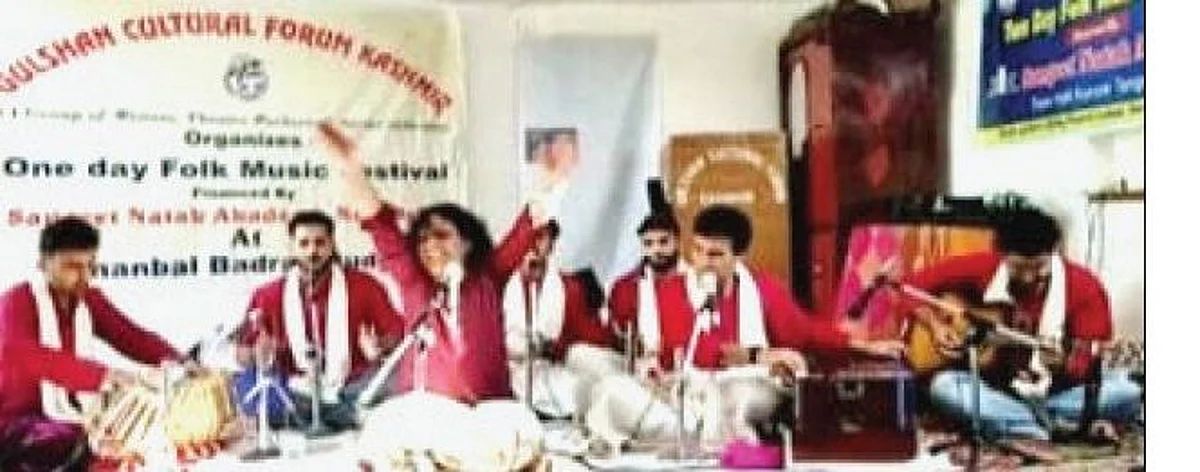 Among the artists who performed in today's session were Farooq Ahmad Shah, Nisar Ahmad Baig Goigami, Khurshid Ahmad Butt and Ghulam Muhammad Ganai along with their colleagues.