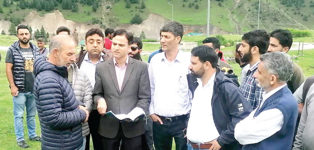 The J&K Cable Car Corporation is building a contemporary ski store with the newest imported ski equipment as well as other related amenities for a total project cost of Rs 4.25 crore.