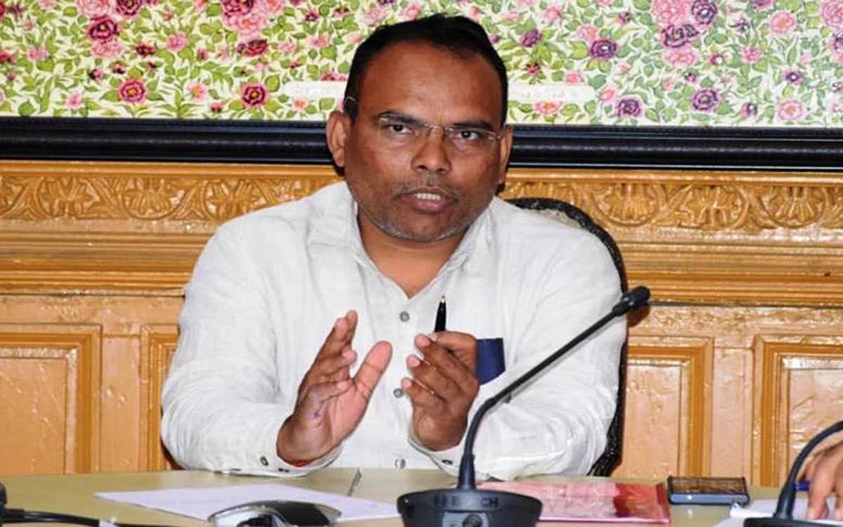 Make proper arrangements to receive Hajj Pilgrims at Srinagar Airport: Div Com