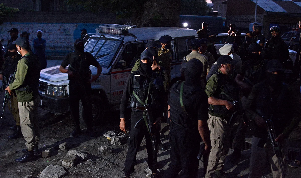 The incident occurred after terrorists whose number is being ascertained hurled a grenade at a group of labourers working as “bedding makers” on a roadside in Gardoo area of Pulwama on Thursday evening. [Representational Image[