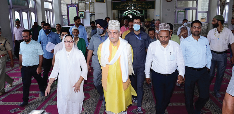 The Lt Governor took a round of the premises and got a first hand appraisal of the preparations pertaining to cleanliness, power supply, availability of water etc.