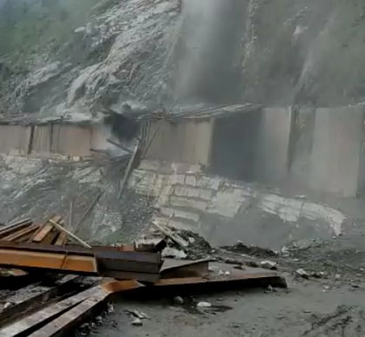 Boulders and debris which hit the road also extensively damaged the temporary steel tunnel at Panthyal resulting in complete blockage of the road.