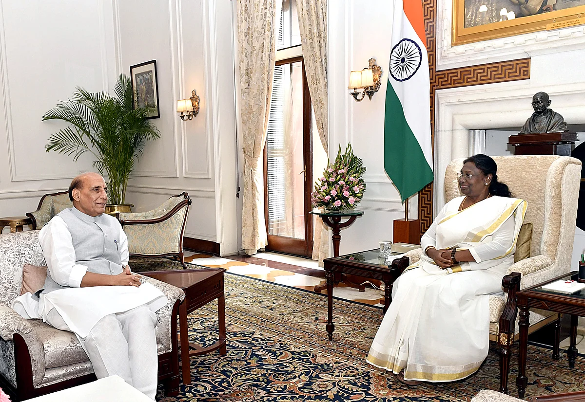 The Union Minister for Defence Rajnath Singh calling on the President Droupadi Murmu, in New Delhi on Saturday.