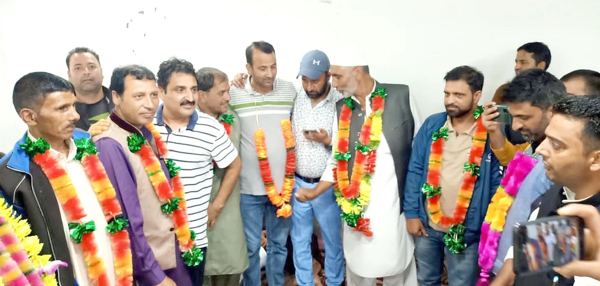 Several political workers from Ajas join PC