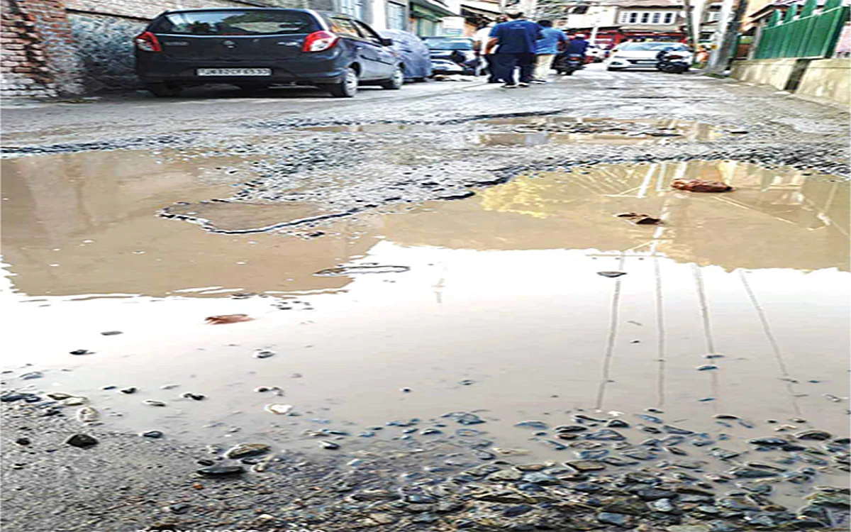 Dilapidated road pesters Sonwar inhabitants