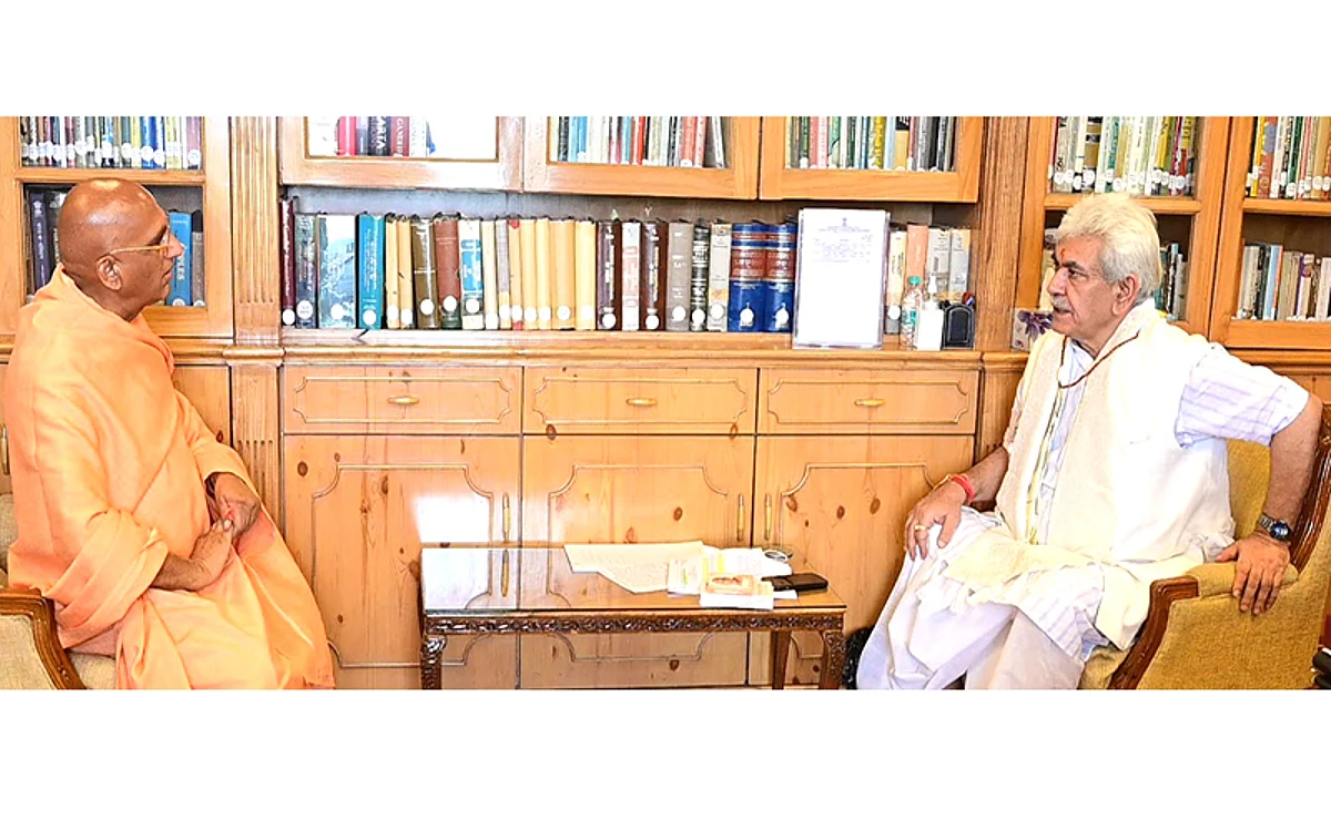 Swami Avdheshanand, Mahant Deependra call on LG