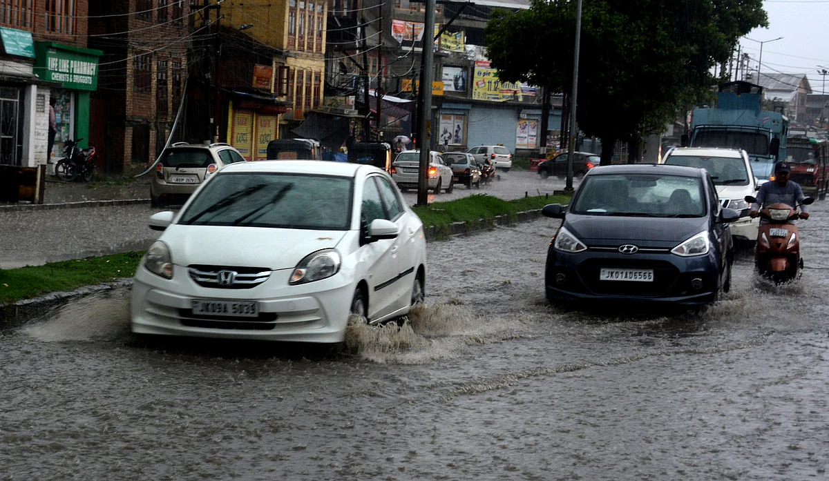 Locals aid that water logging again affected the normal life across Srinagar.