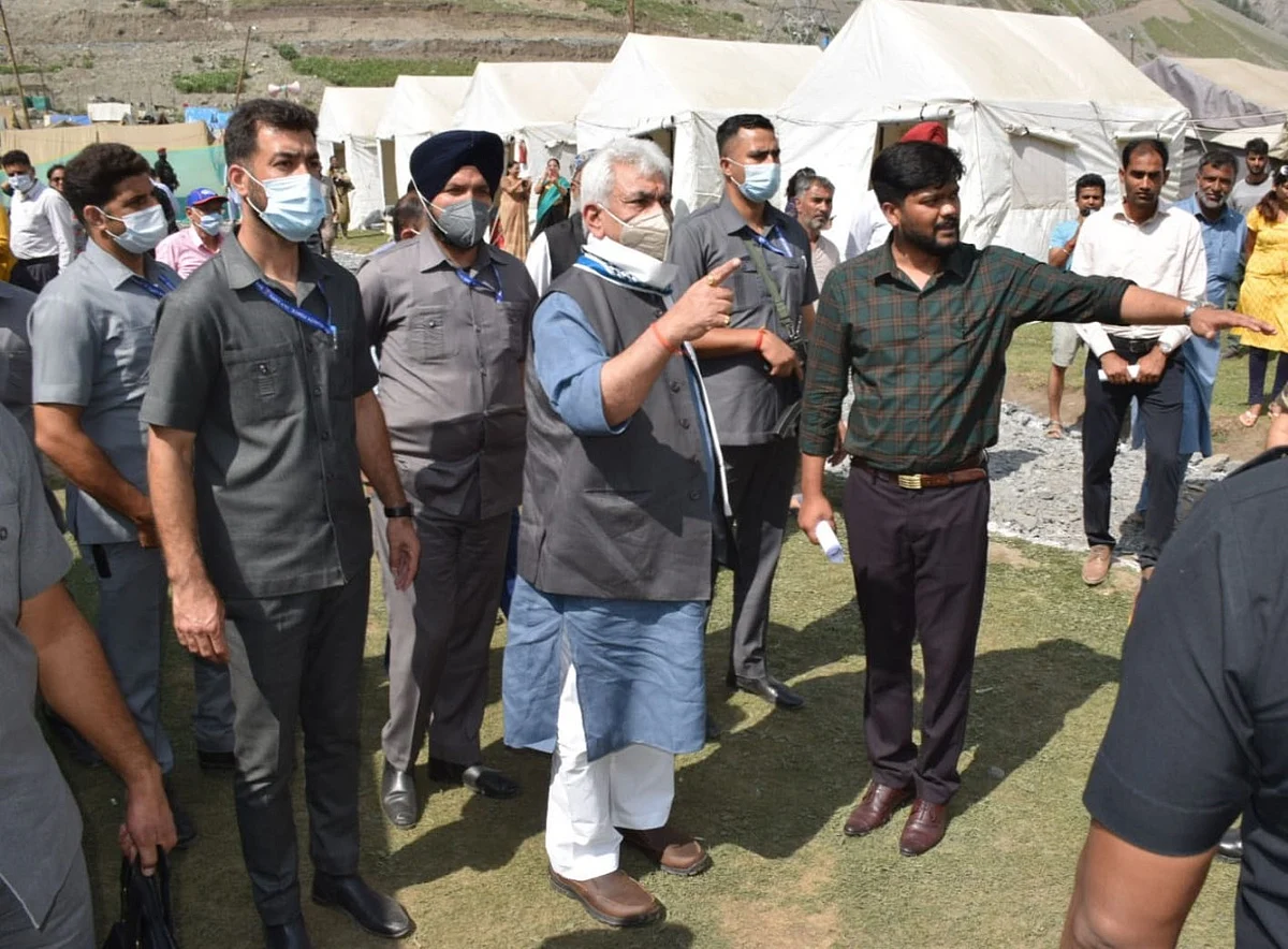 Lieutenant Governor Manoj Sinha on Monday visited Baltal base camp to take stock of the arrangements for yatris during the ongoing Amarnath Yatra.