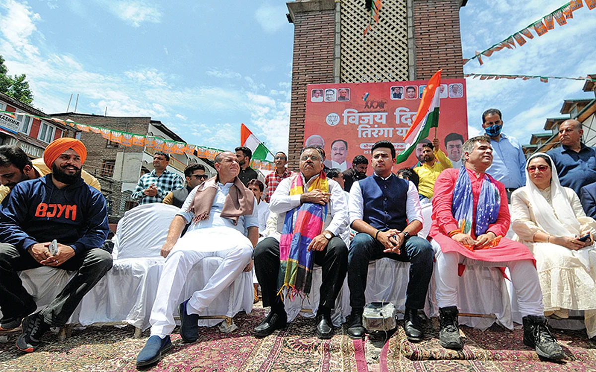 ‘Tiranga rally’ to Kargil flagged off from Lal Chowk | PM Modi gave sense of development, security to J&K people: Chugh