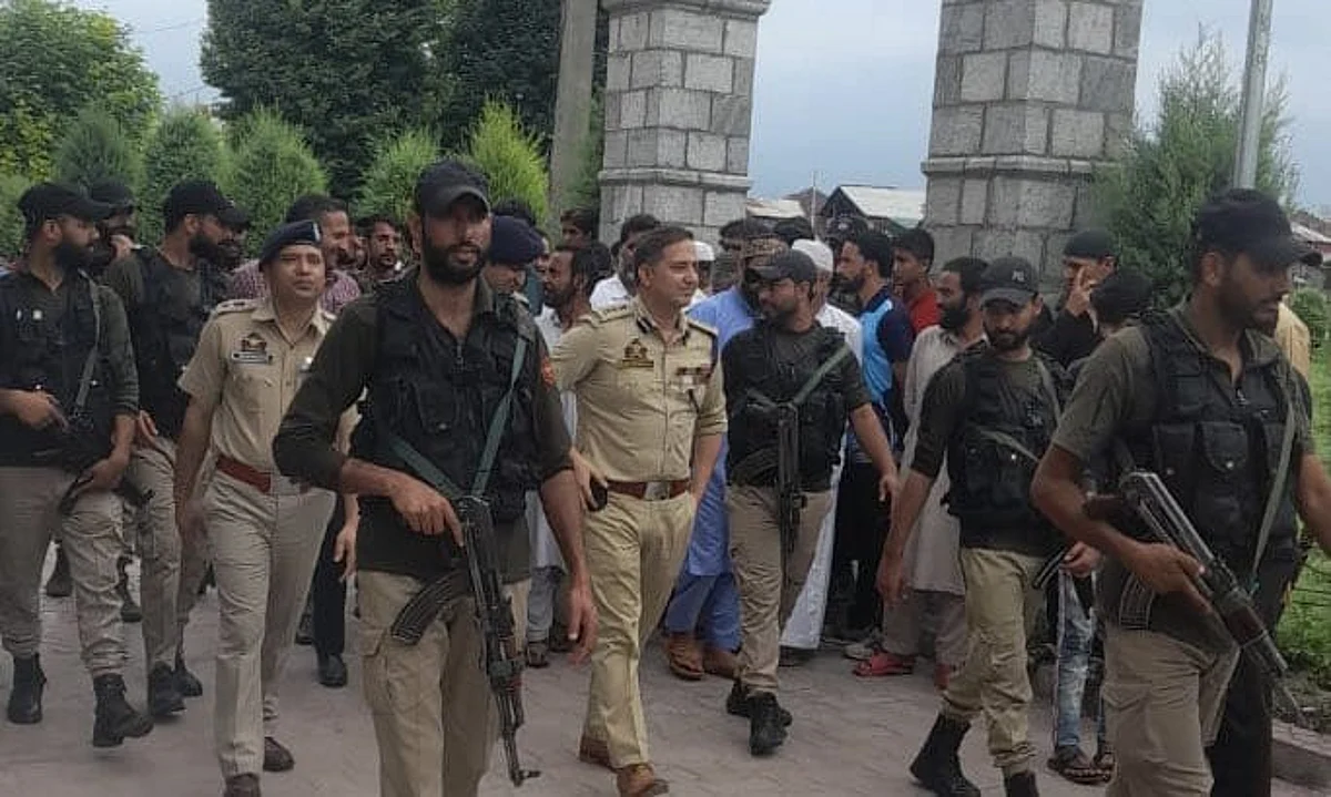 SSP Srinagar Rakesh Balwal on Wednesday visited Anchar Soura and met locals who raised issues like basic policing and social crimes in the area, officials said.
