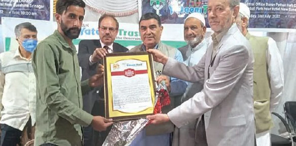 The function started at 11:00 am with the recitation of Holy Quran followed by Naat in a melodious voice by small girl from Gulshan e Banat Hostel (Girl’s Orphanage) under the care of J & K Yateem Trust.
