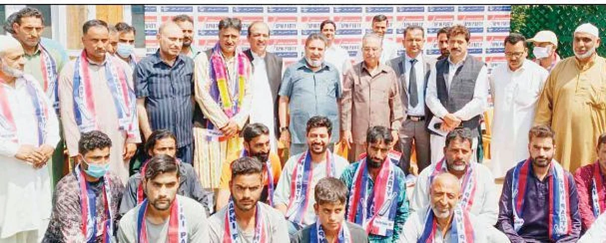 Realistic, unambiguous agenda attracts people into Apni Party: Altaf Bukhari