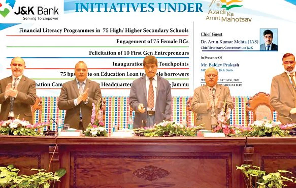 CS urged the Bank to strengthen the bond further by focusing on roughly 20 lac students of the UT under its financial literacy program.